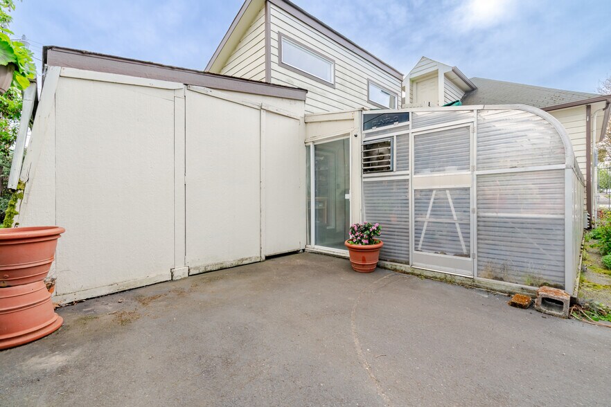 More Photos Of 305 Washington St SW, Albany Freestanding For Sale