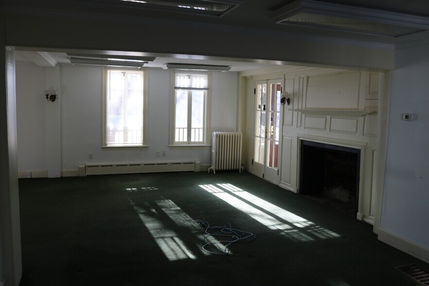 More Photos Of 82 West St, Litchfield Loft Creative Space For Lease