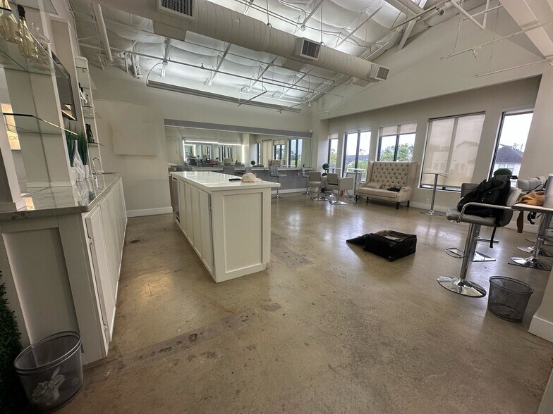 More Photos Of 3415-3425 S Shepherd Dr, Houston Unknown For Lease