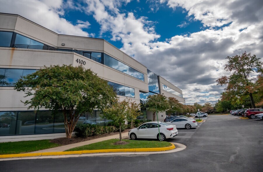 More Photos Of 4100 Lafayette Center Dr, Chantilly Industrial For Sale