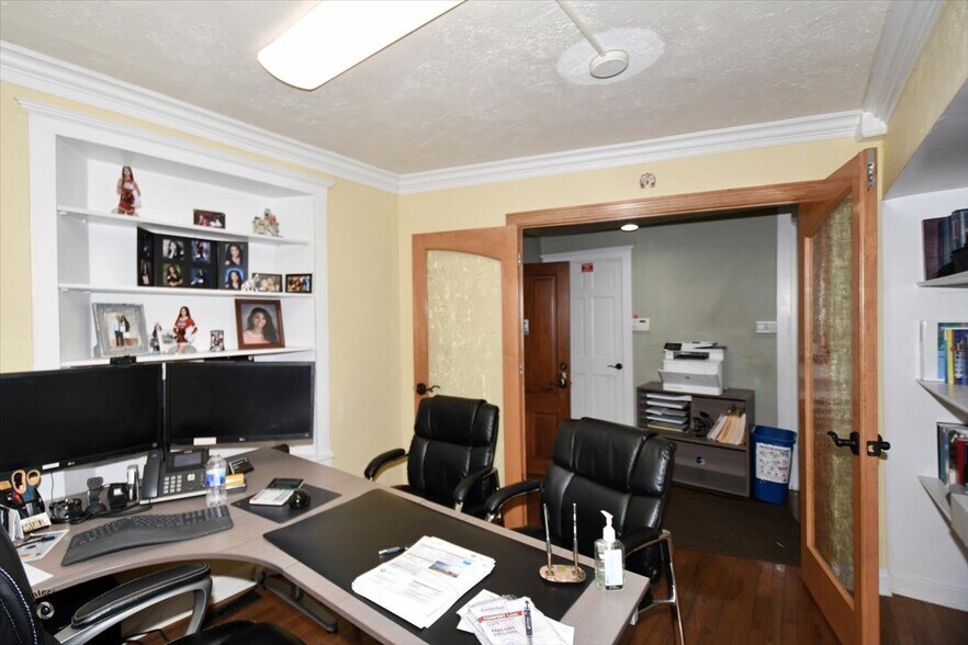 More Photos Of 1155 S Washington St, Naperville Loft Creative Space For Lease