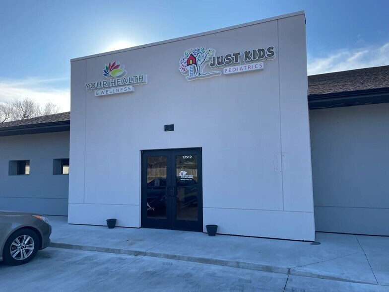 More Photos Of 12512 E 21st St, Tulsa Freestanding For Lease