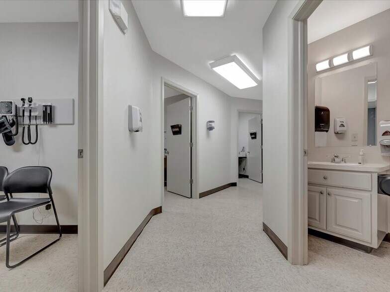 More Photos Of 202 S Temple Dr, Diboll Flex For Lease
