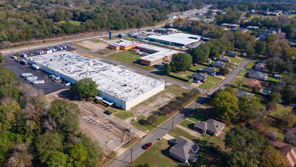 More Photos Of 806 Willowcreek Dr, Jacksonville Warehouse For Lease