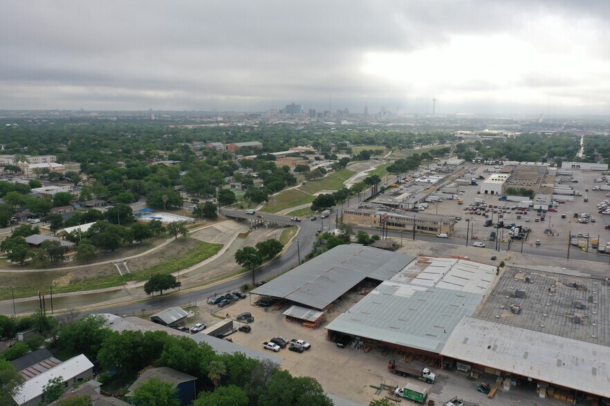 More Photos Of 1547 S Zarzamora St, San Antonio Freestanding For Lease