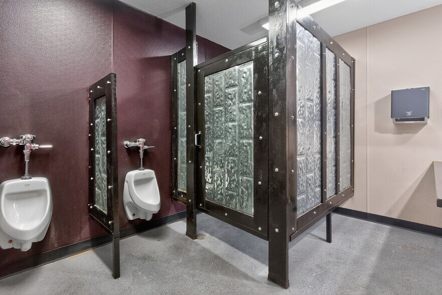 More Photos Of 2795 SW Wilshire Blvd, Burleson Flex For Lease