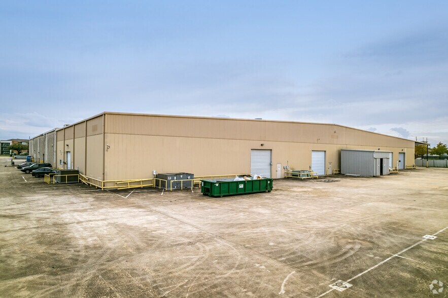 More Photos Of 11100 W Airport Blvd, Stafford Warehouse For Lease