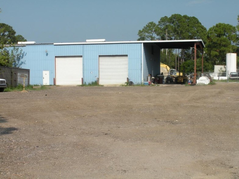 More Photos Of 310 Mealy St, Atlantic Beach Warehouse For Lease