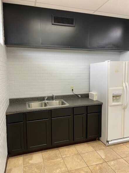 More Photos Of 111 NE 26th St, Oklahoma City Office For Lease