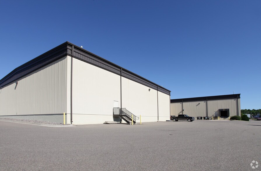More Photos Of 2195 Daniels St, Long Lake Warehouse For Lease