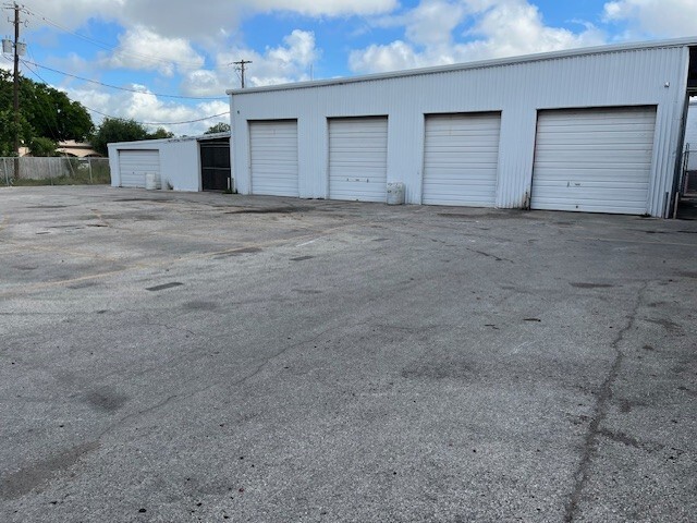More Photos Of 2101 Central Blvd, Brownsville Auto Dealership For Sale