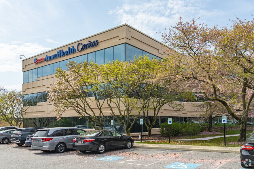 More Photos Of 100 Stevens Dr, Lester Office For Sale