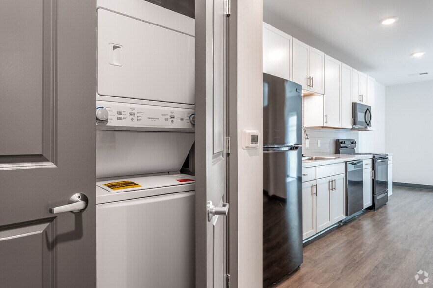 More Photos Of 366 E Broad St, Columbus Apartments For Lease