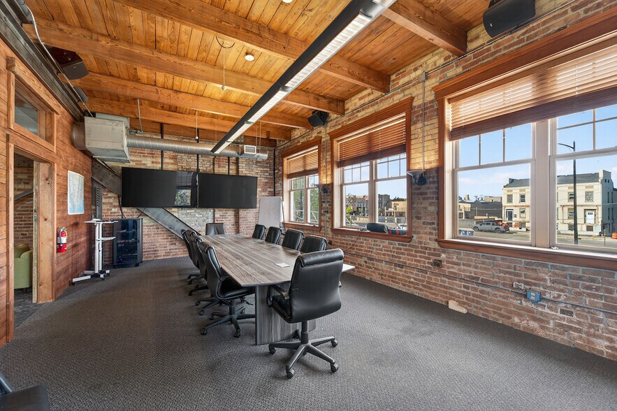 More Photos Of 510 College Ave, Racine Storefront Retail Office For Sale