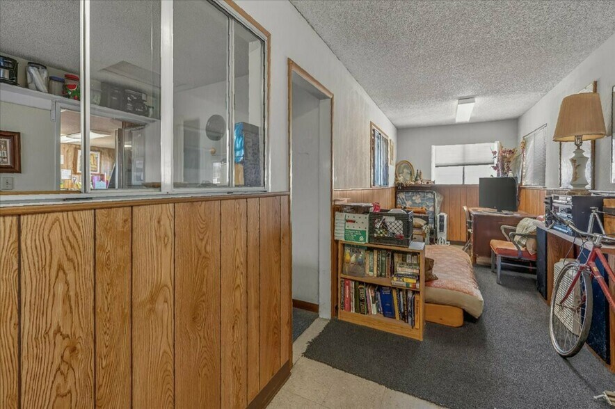 More Photos Of 708 N Pleasant Ave, Fresno Warehouse For Sale