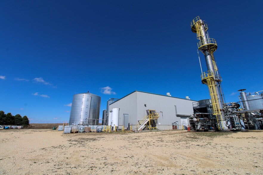 More Photos Of 5640 44th Ave S, Clinton Industrial For Sale