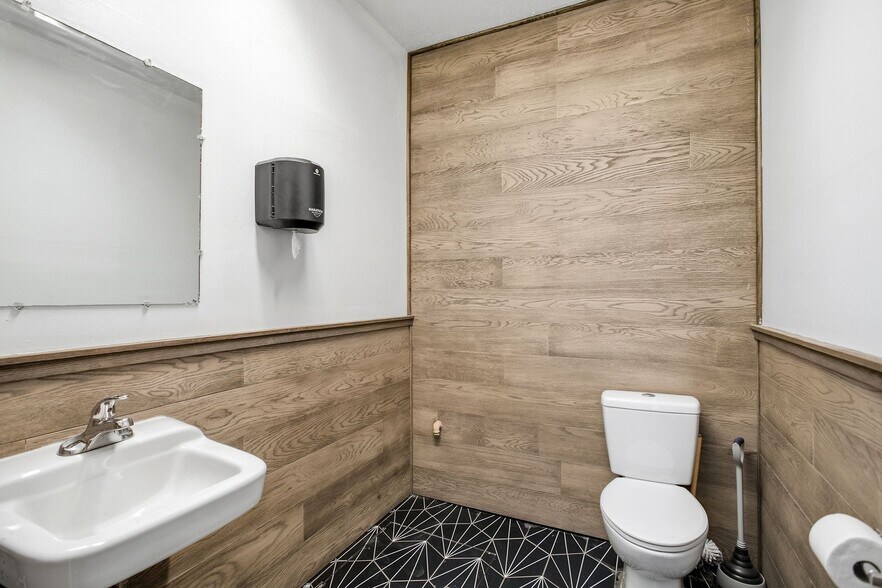 More Photos Of 1621 N Beck St, Salt Lake City Warehouse For Sale