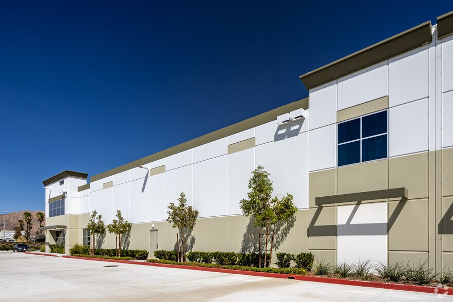 More Photos Of 14000 Meridian Pky, Riverside Warehouse For Lease