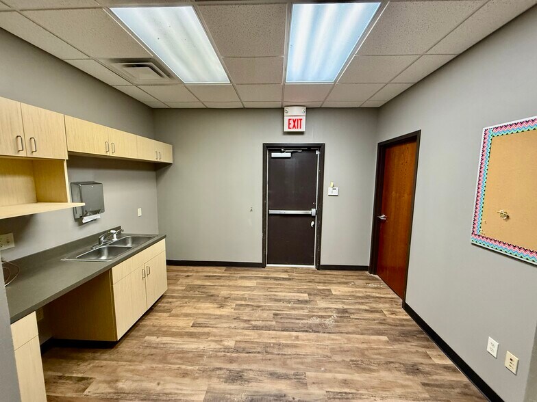 More Photos Of 1221 N Kelly Ave, Edmond General Retail For Lease