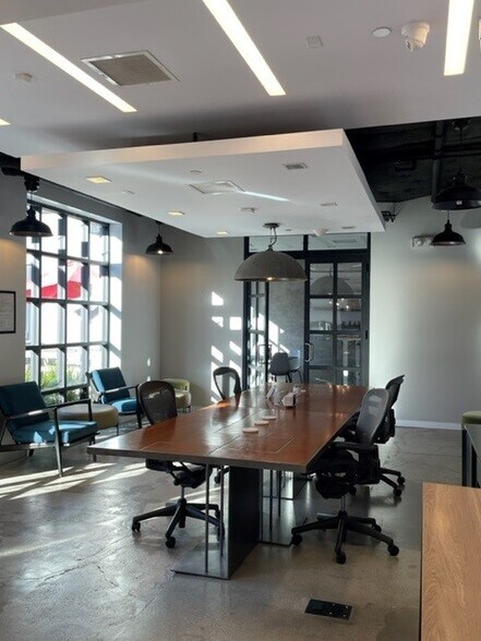 More Photos Of 835 N Seward St, Los Angeles Loft Creative Space For Lease