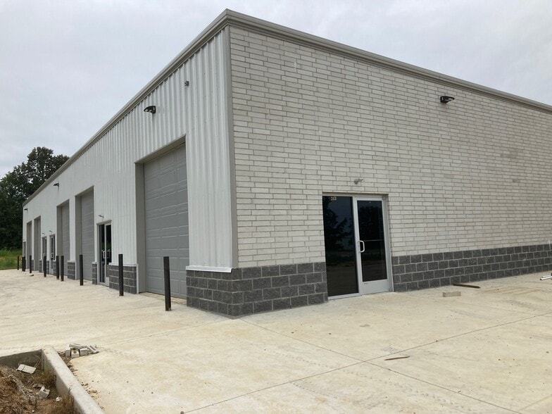More Photos Of 2431 Washington Avenue, Jonesboro Light Distribution For Lease