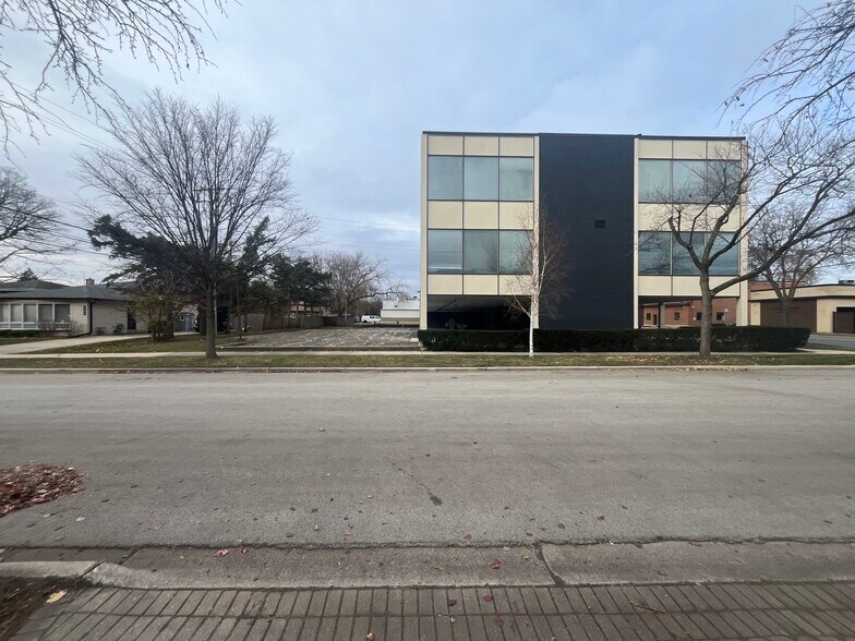 More Photos Of 5135 Golf Rd, Skokie Medical For Sale