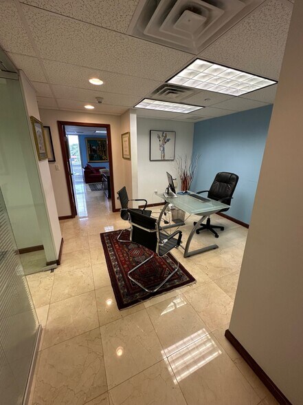 More Photos Of 4300 Biscayne Blvd, Miami Office Residential For Lease