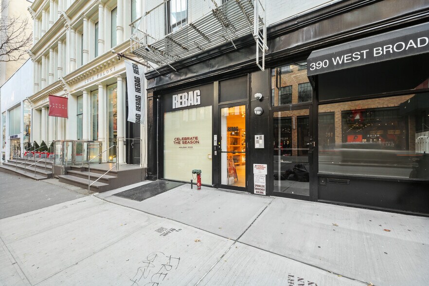More Photos Of 390 W Broadway, New York Apartments For Lease