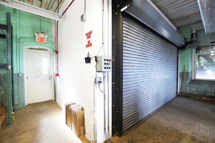 More Photos Of 657 Quarry St, Fall River Freestanding For Lease