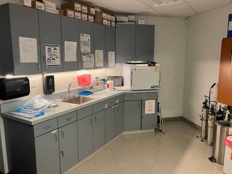 More Photos Of 17 Wells St, Westerly Medical For Sale