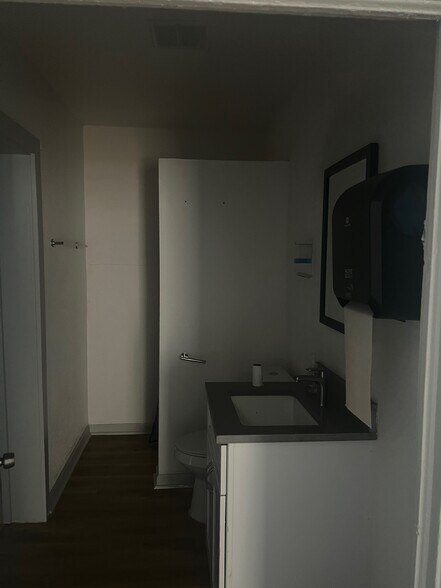 More Photos Of 2418 COMMERCE, San Antonio Specialty For Sale