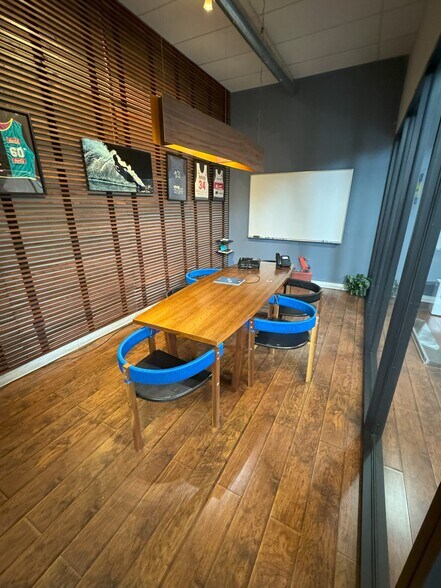 More Photos Of 3910 NW 2nd Ave, Miami Showroom For Sale