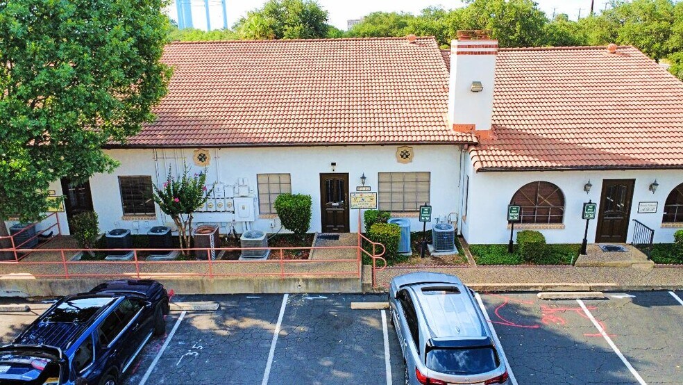 More Photos Of 8237 Fredericksburg Rd, San Antonio Medical For Sale