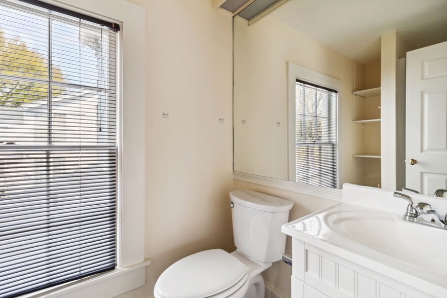 More Photos Of 239 N Broadway, Lexington Office Residential For Sale