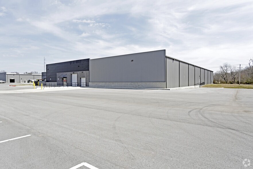 Primary Photo Of 2207 N 17th St, Rogers Industrial For Lease