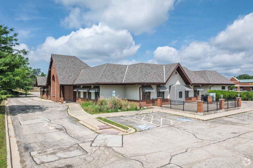 More Photos Of 700-790 W Euclid Ave, Palatine Unknown For Lease