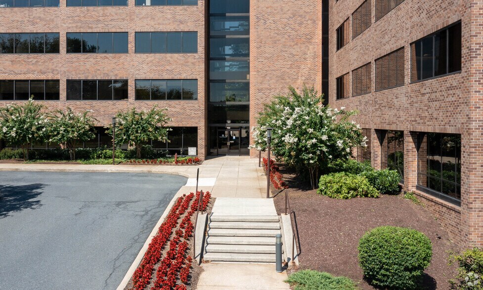 More Photos Of 1122 Kenilworth Dr, Towson Office For Lease