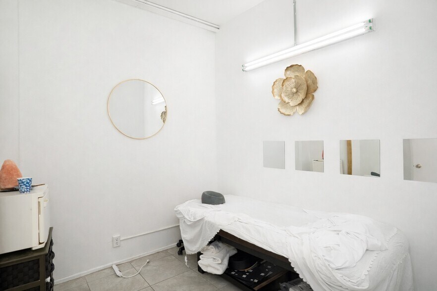 More Photos Of 317-319 S Robertson Blvd, Beverly Hills Office For Lease