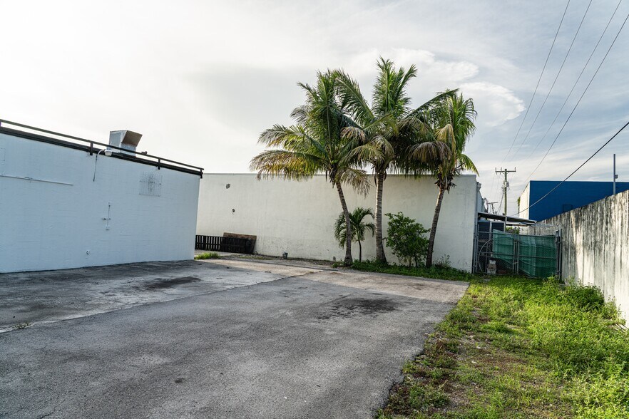 More Photos Of 5201 NW 36th Ave, Hialeah Light Manufacturing For Lease
