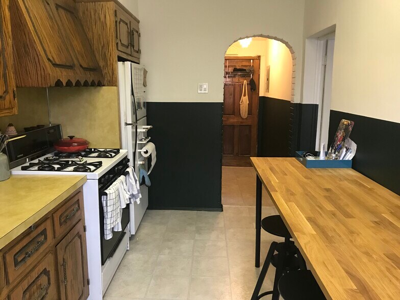 More Photos Of 141 Conselyea St, Brooklyn Multifamily For Sale