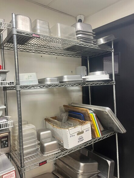 More Photos Of 139 E Walnut St, Oglesby Restaurant For Sale