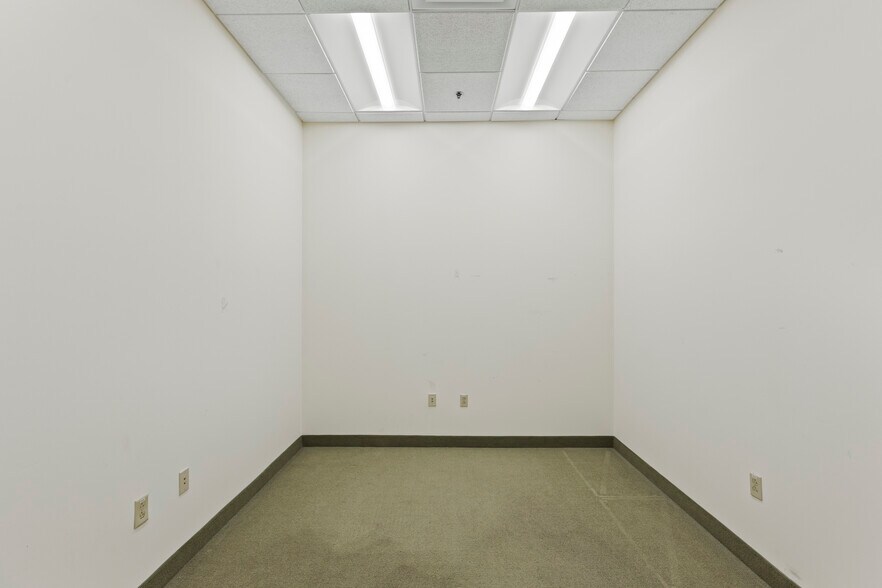 More Photos Of 15 E Union Ave, East Rutherford Warehouse For Lease