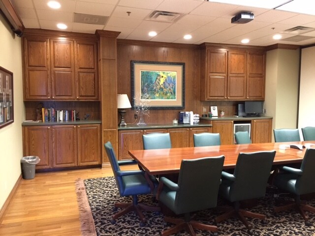 More Photos Of 2800-2828 W Country Club Dr, Oklahoma City General Retail For Lease