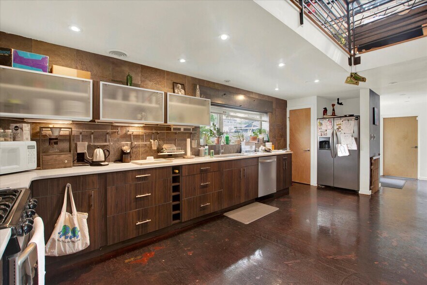More Photos Of 1250 31st St, Denver Office For Sale