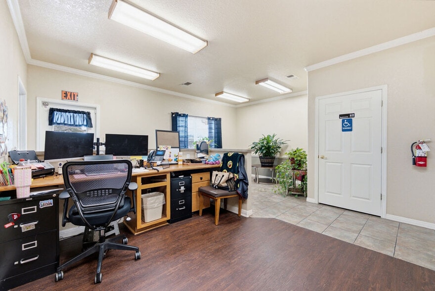 More Photos Of 215 Courtyard Dr, New Braunfels Office For Lease