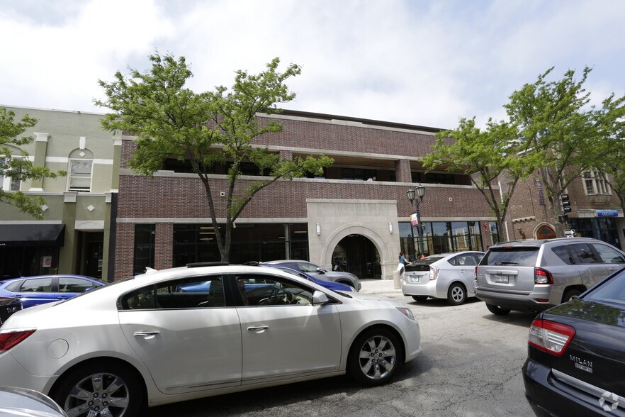 More Photos Of 132-134 N York St, Elmhurst Office Residential For Lease