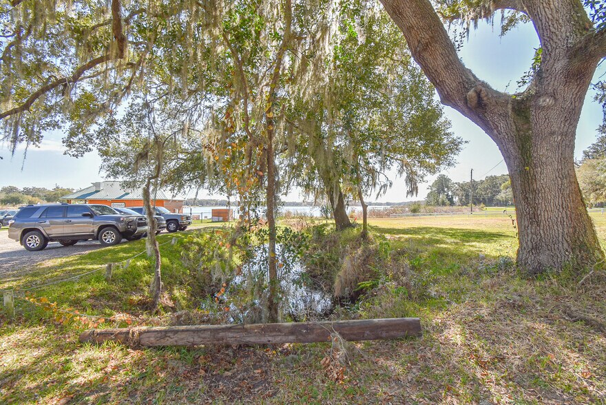 More Photos Of 831 Huntington Rd, Crescent City Freestanding For Sale