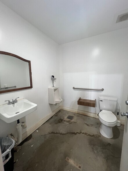 More Photos Of 1440 N Fifth St, Madison Warehouse For Lease