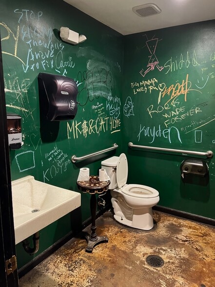 More Photos Of 100 Market St, Chattanooga Storefront For Sale