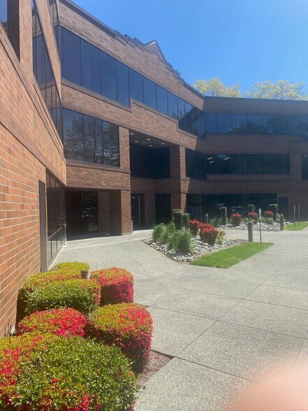 More Photos Of 19515 North Creek Pky, Bothell Office For Lease
